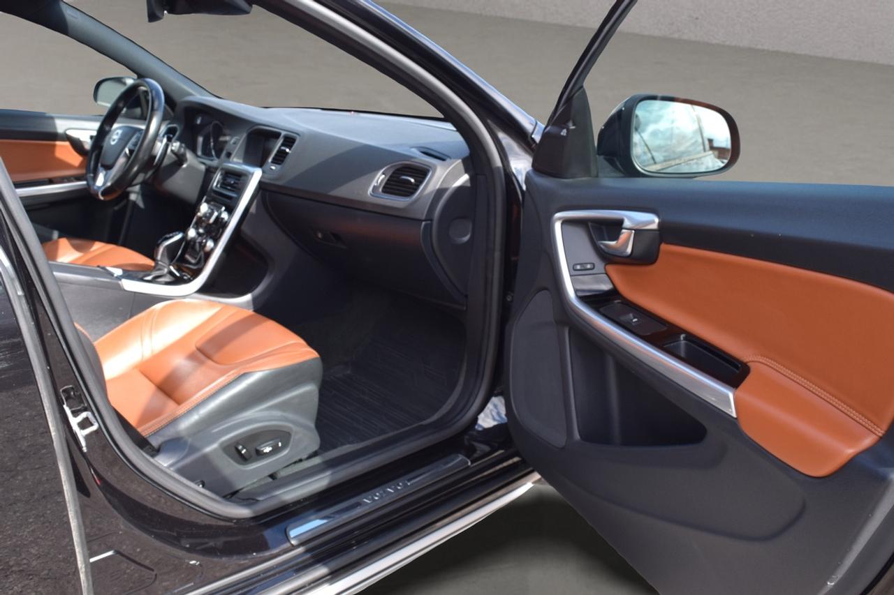 2018 Volvo V60 Dynamic AWD Navigation Photo