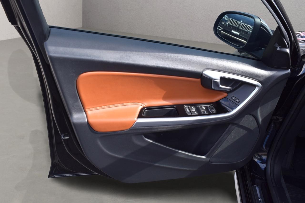 2018 Volvo V60 Dynamic AWD Navigation Photo
