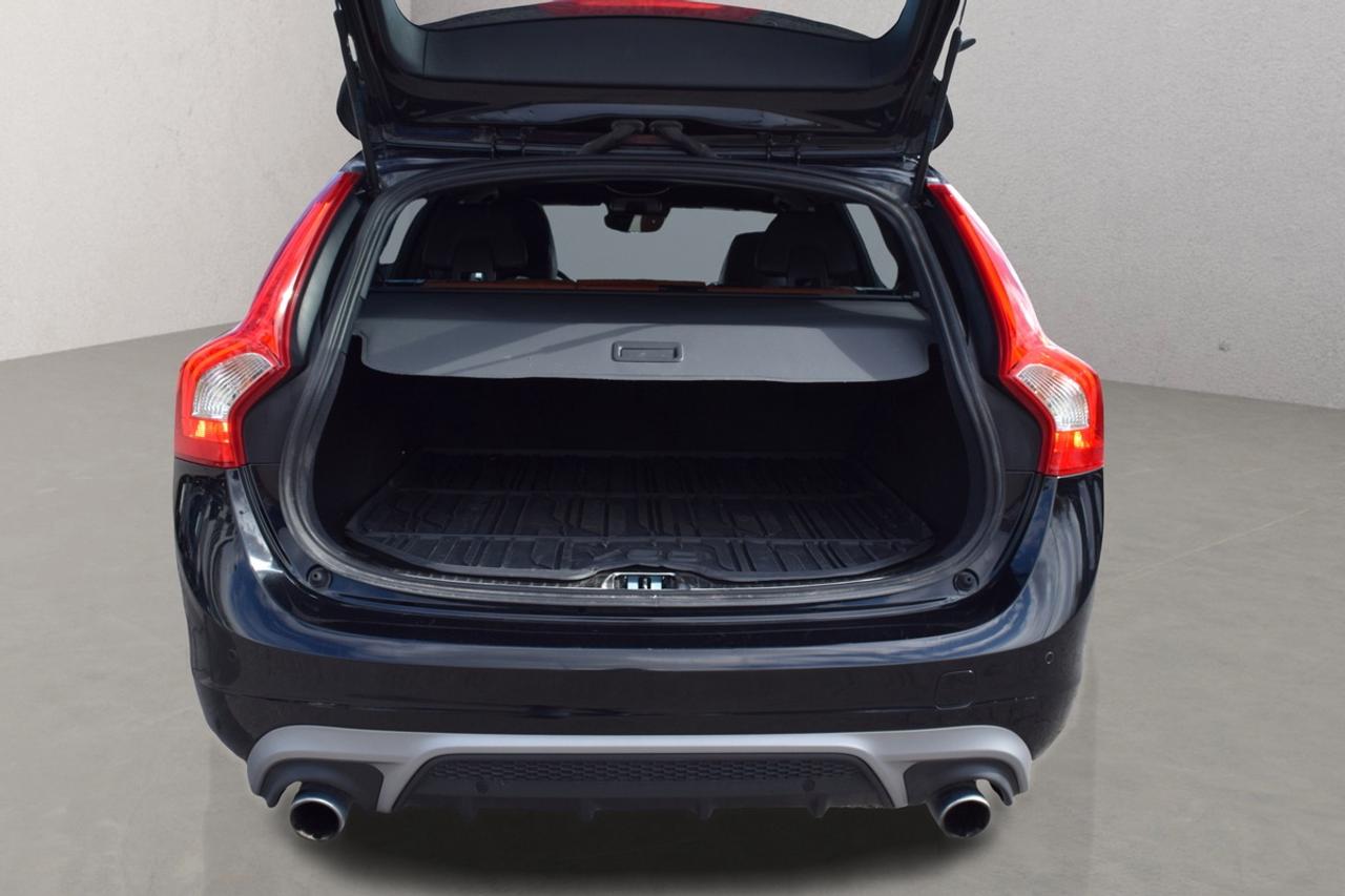 2018 Volvo V60 Dynamic AWD Navigation Photo