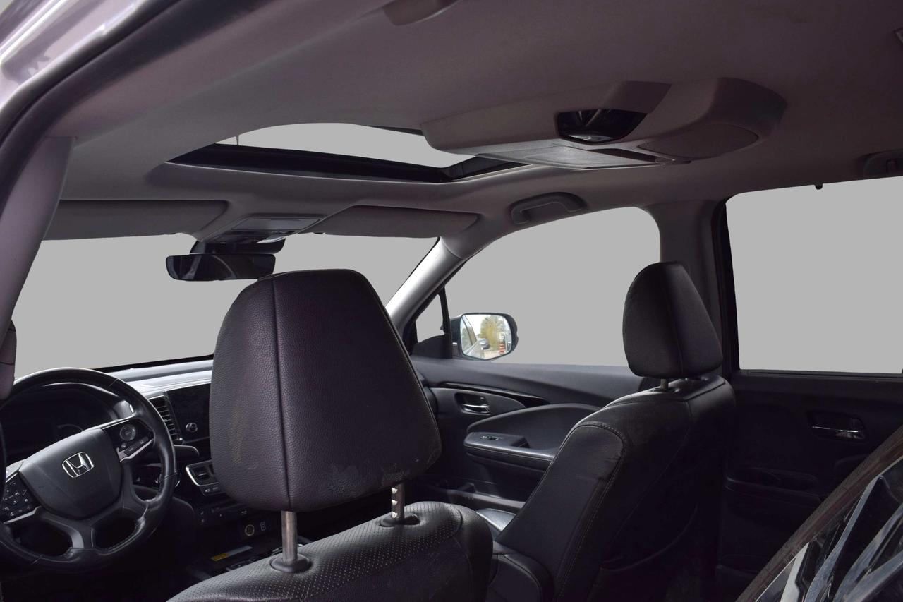 2019 Honda Pilot Touring AWD Sunroof Navigation Photo