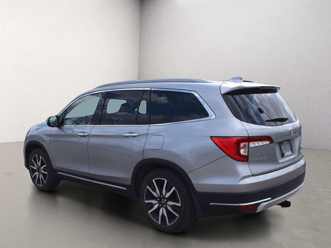 2019 Honda Pilot Touring AWD Sunroof Navigation Photo
