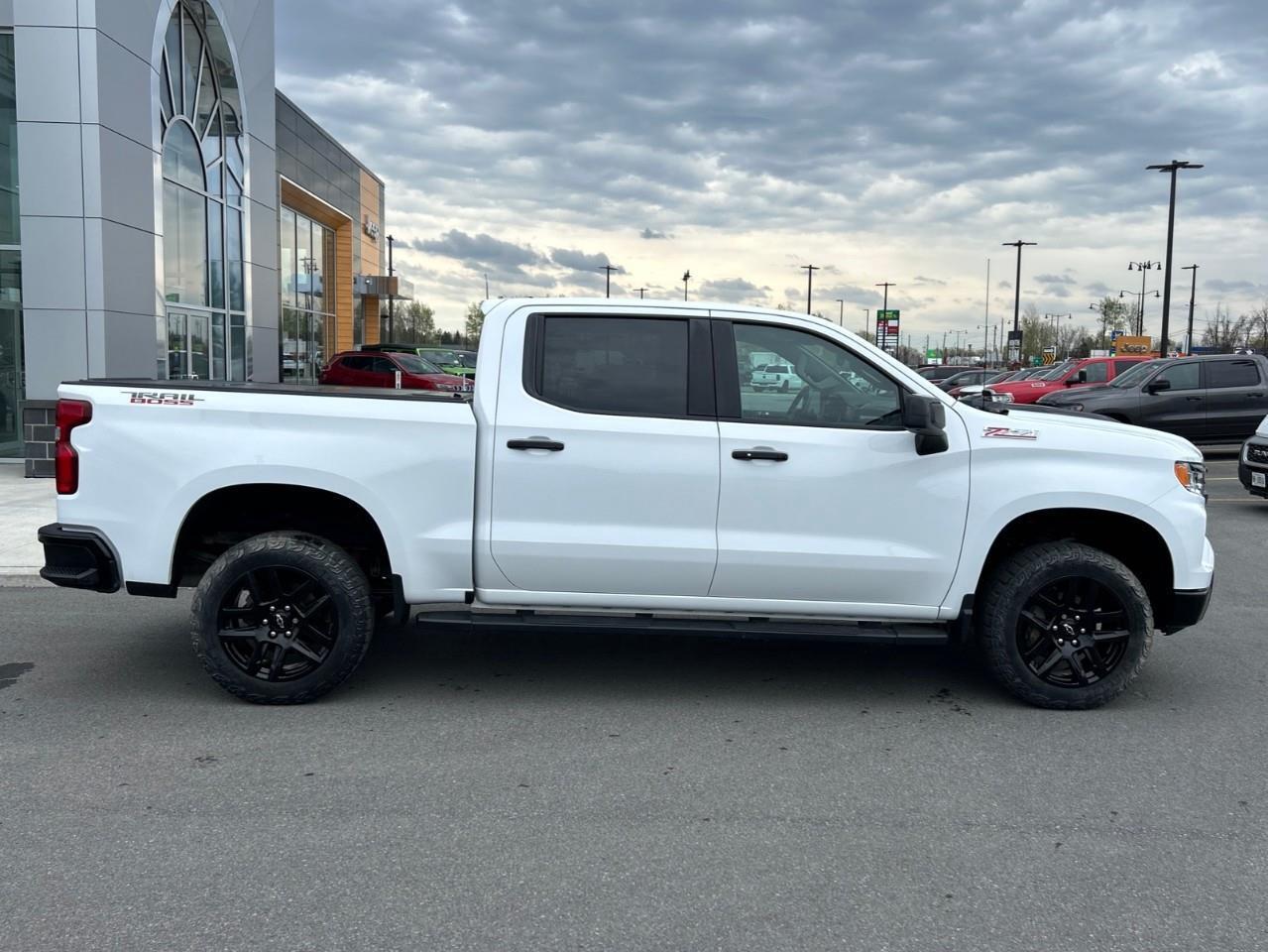 2022 Chevrolet Silverado 1500 LT Trail Boss One owner/ No accidents Photo2