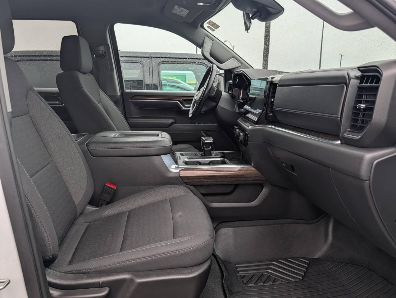 2022 Chevrolet Silverado 1500 LT Trail Boss One owner/ No accidents Photo4