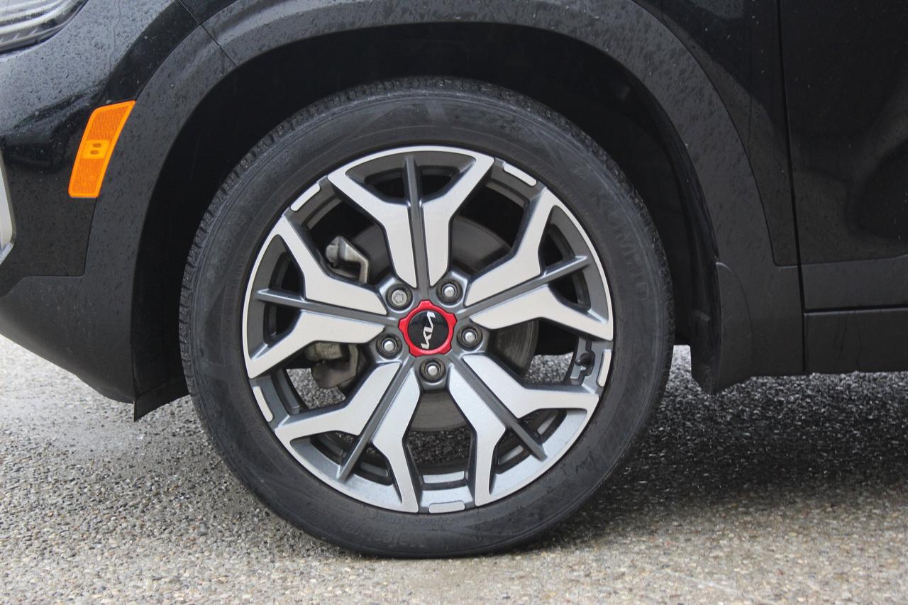 2023 Kia Seltos SX Turbo/ LEATHER/ HEATED/COOLED SEATS/ POWER SEAT Photo