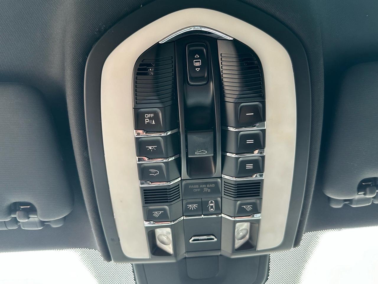 2015 Porsche Cayenne S ~ AWD ~ PANO ROOF ~ NAV ~ CERTIFIED Photo