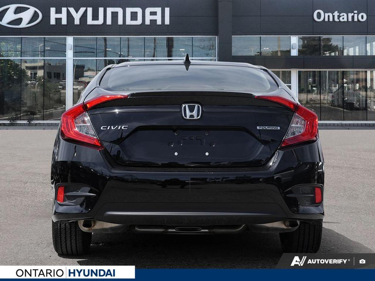 2018 Honda Civic Touring (CVT) 4dr Sedan Photo