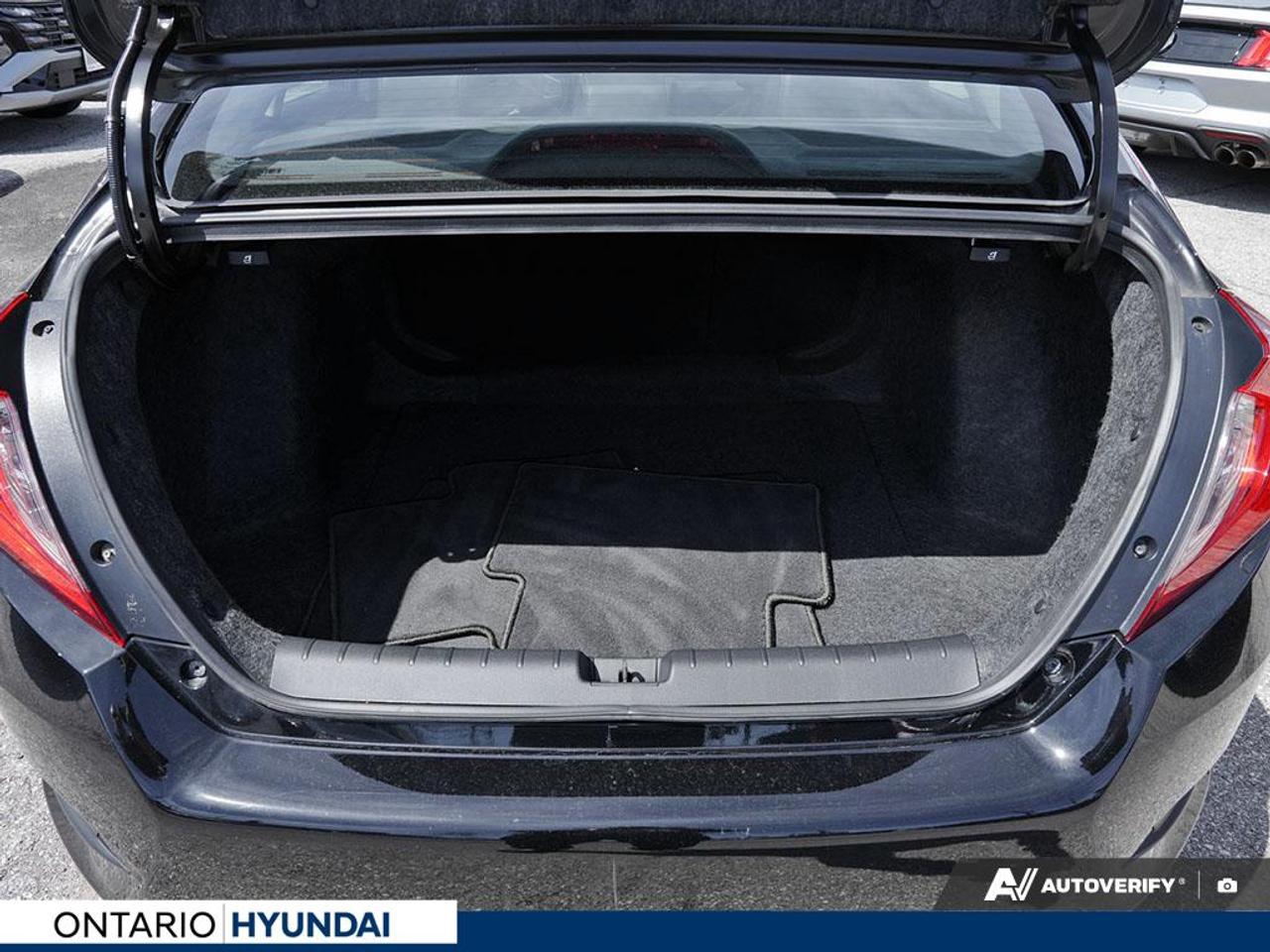 2018 Honda Civic Touring (CVT) 4dr Sedan Photo