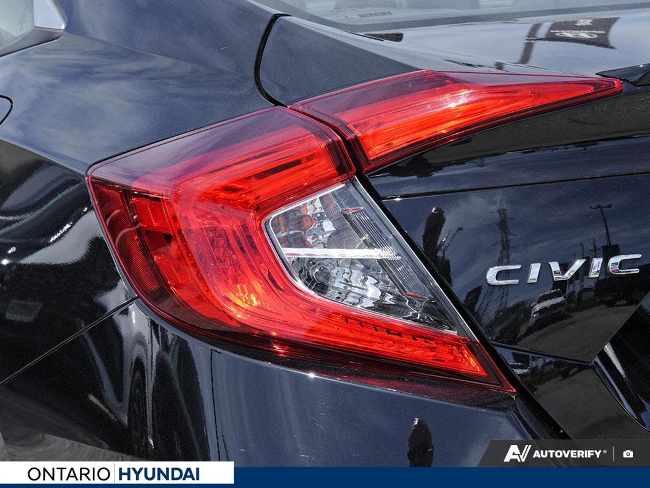 2018 Honda Civic Touring (CVT) 4dr Sedan Photo