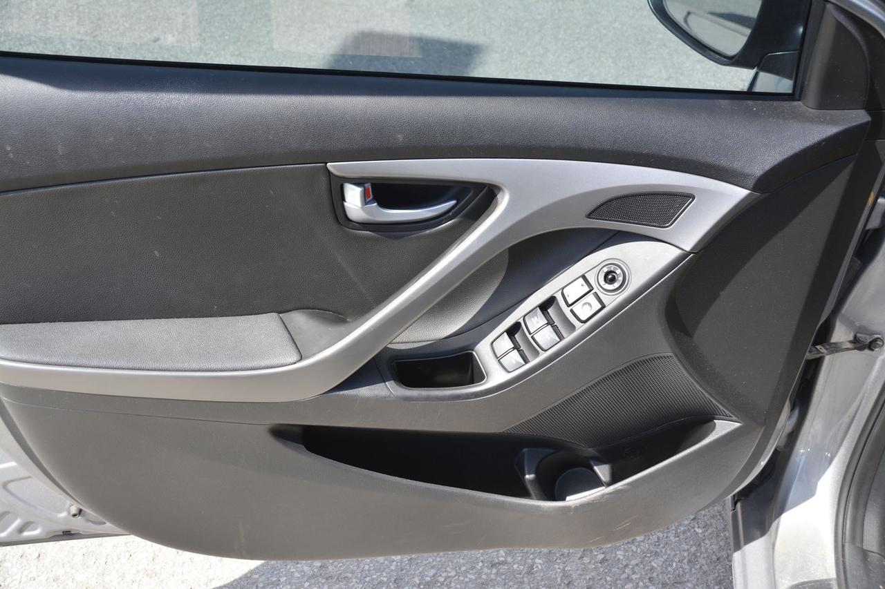 2015 Hyundai Elantra Limited Photo