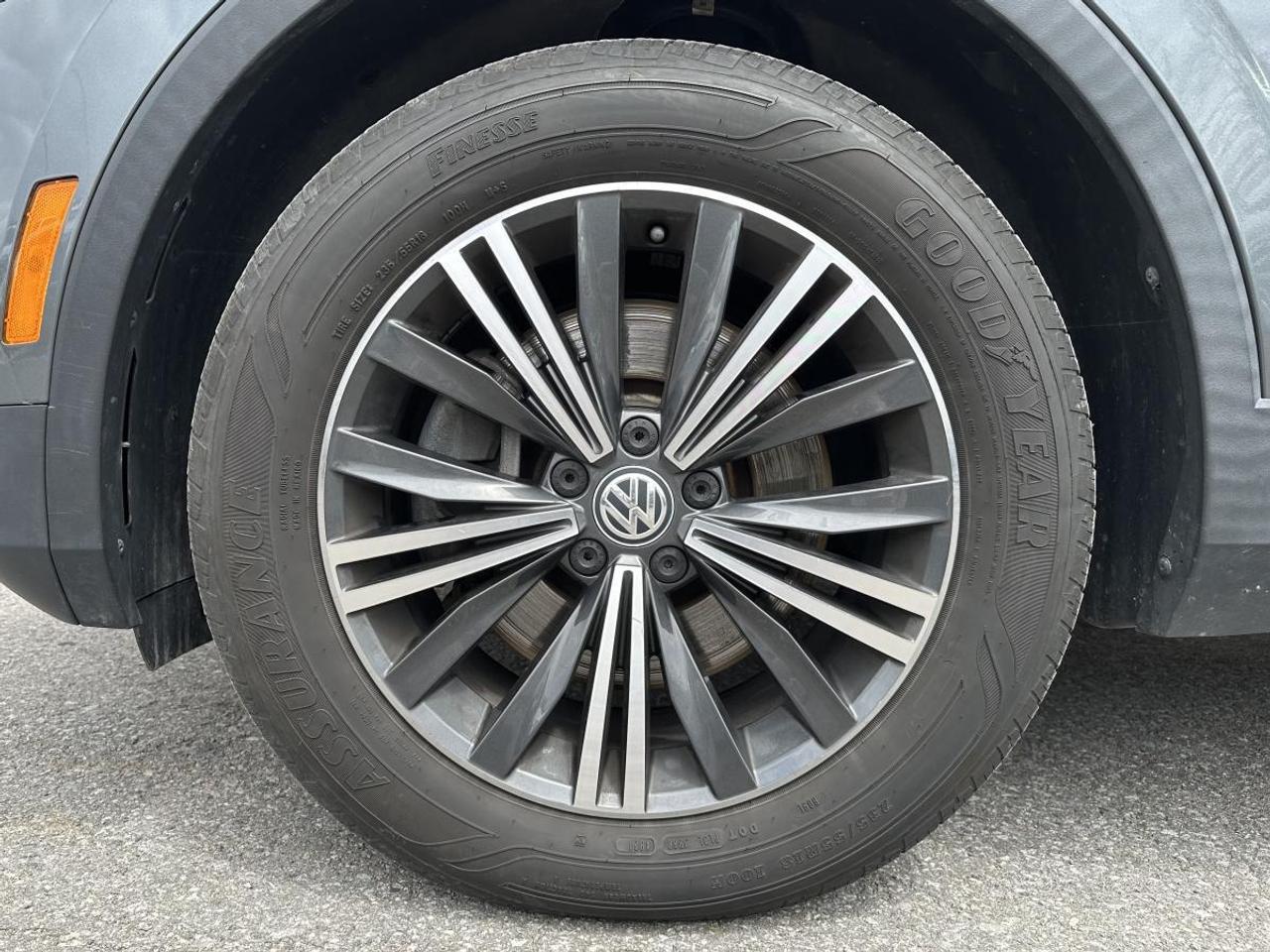 2018 Volkswagen Tiguan Highline 4MOTION AWD - 1 OWNER Photo2