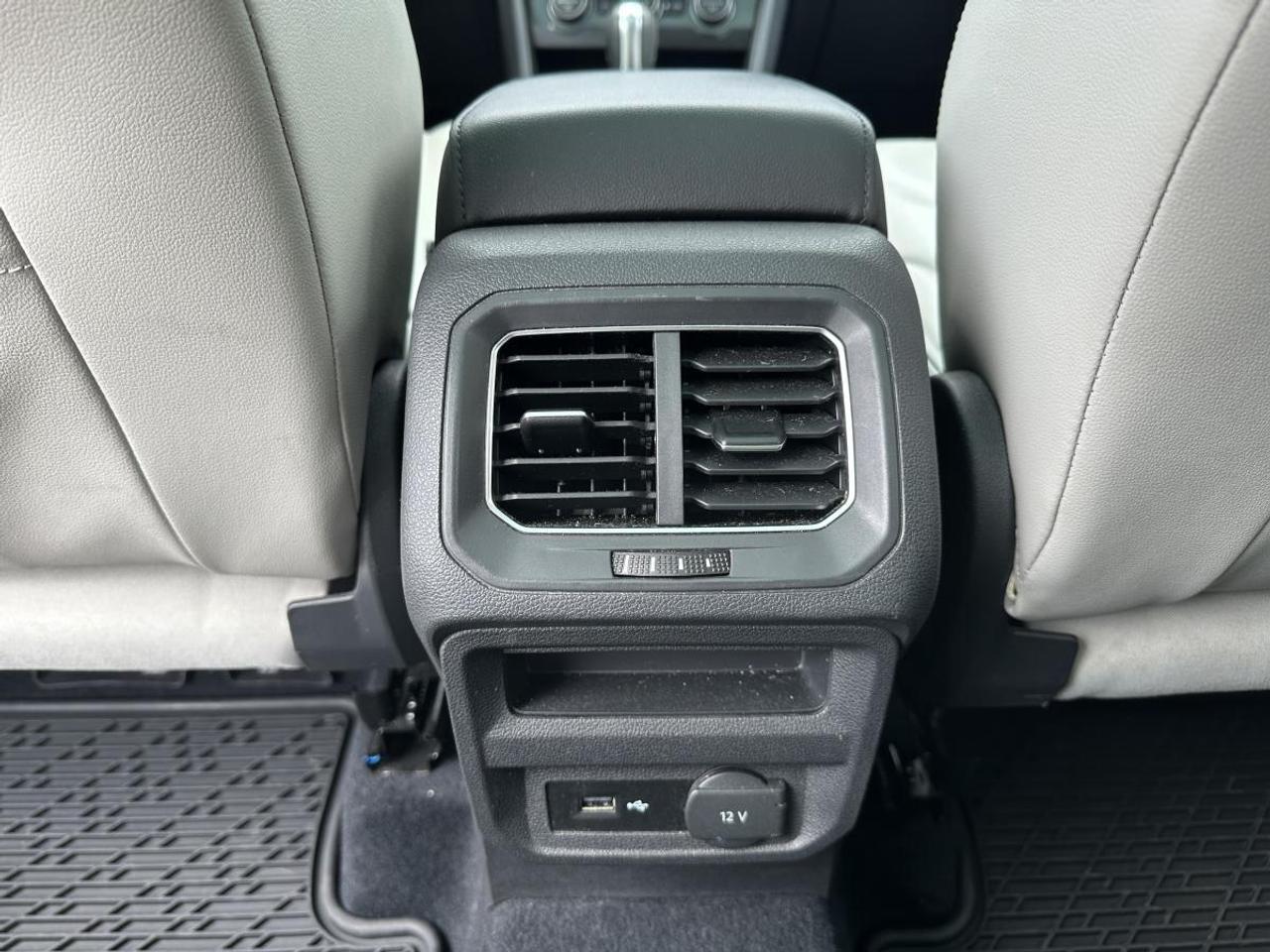 2018 Volkswagen Tiguan Highline 4MOTION AWD - 1 OWNER Photo