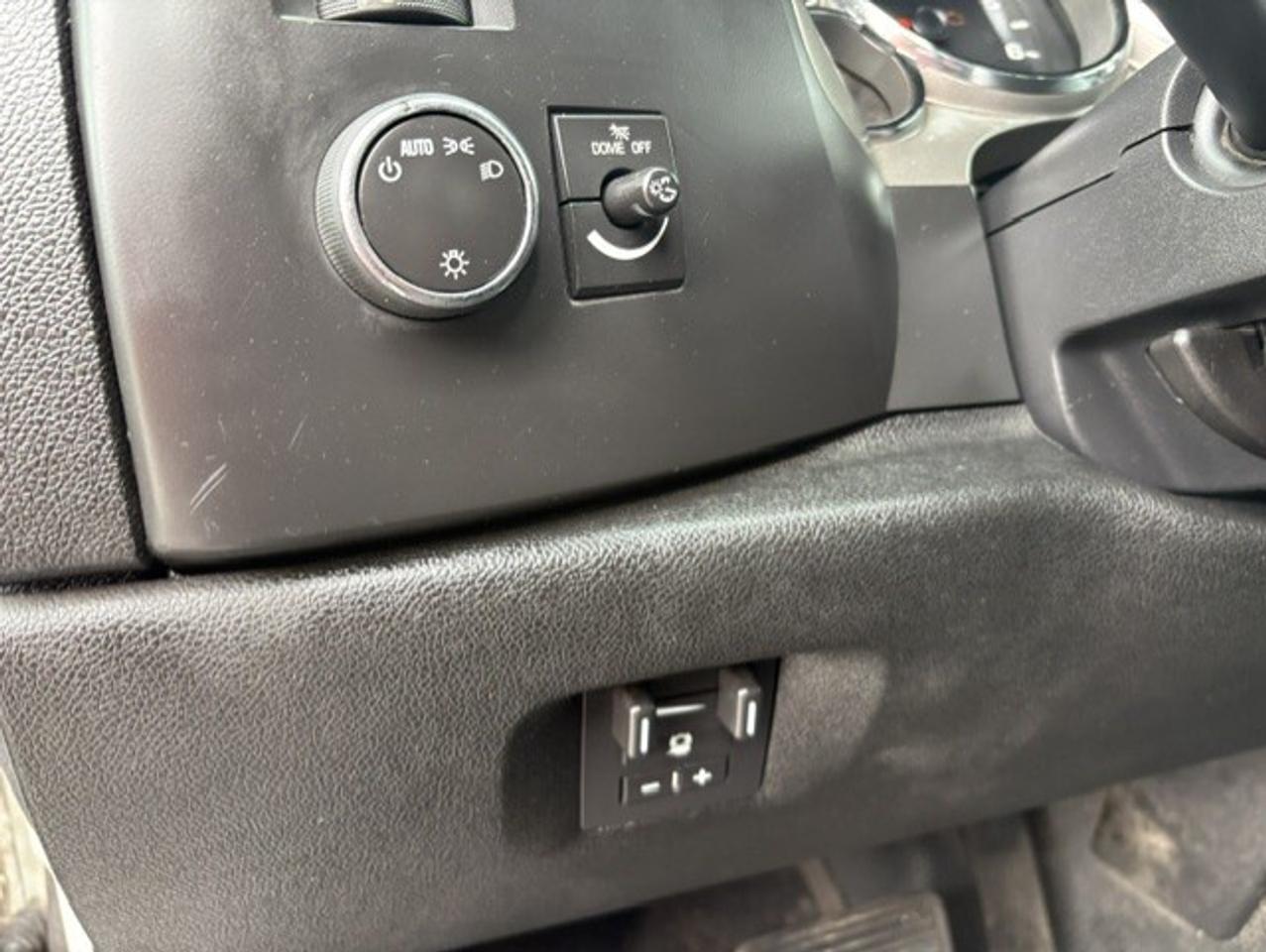 2011 Chevrolet Silverado 3500HD LT CREW CAB-8 FOOT LONG BOX-P/LIFTGATE-CERTIFIED!! Photo