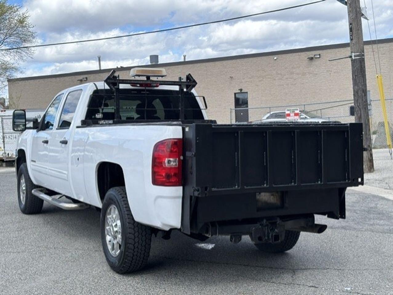 2011 Chevrolet Silverado 3500HD LT CREW CAB-8 FOOT LONG BOX-P/LIFTGATE-CERTIFIED!! Photo3