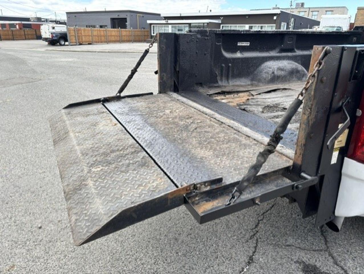 2011 Chevrolet Silverado 3500HD LT CREW CAB-8 FOOT LONG BOX-P/LIFTGATE-CERTIFIED!! Photo
