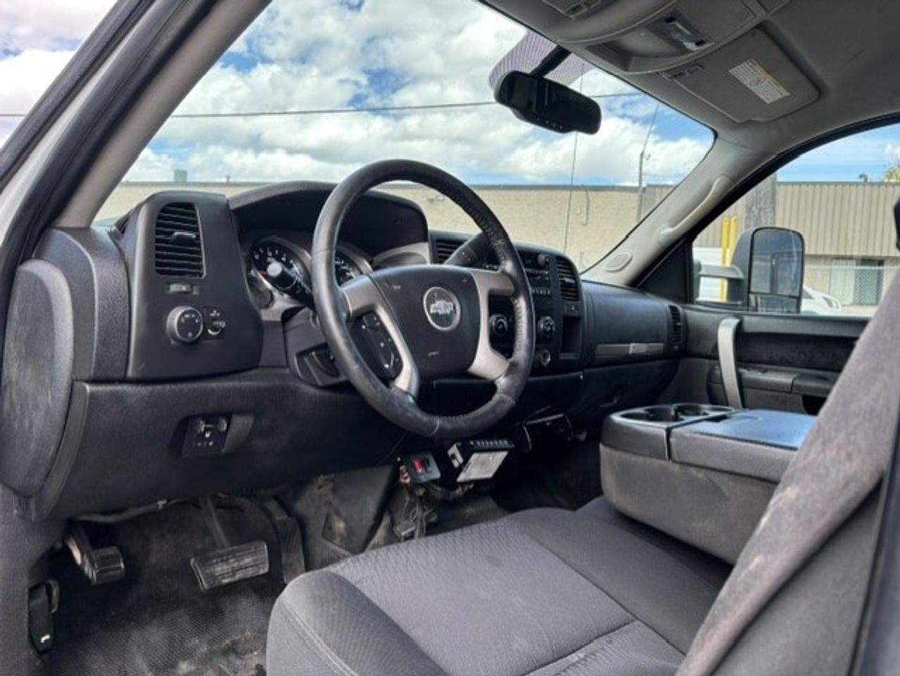 2011 Chevrolet Silverado 3500HD LT CREW CAB-8 FOOT LONG BOX-P/LIFTGATE-CERTIFIED!! Photo