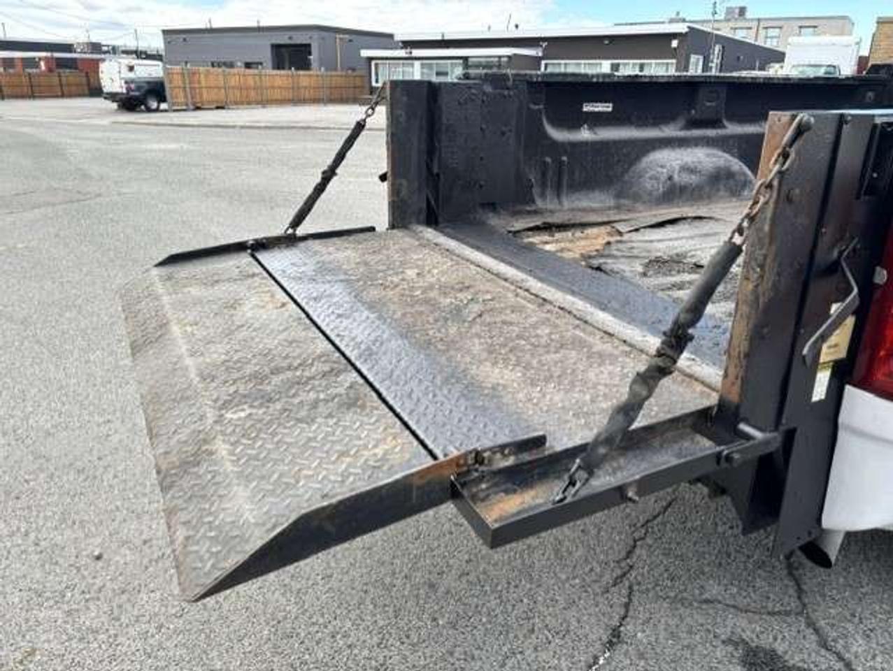 2011 Chevrolet Silverado 3500 LT CREW CAB-8 FOOT LONG BOX-P/LIFTGATE-CERTIFIED!! Photo
