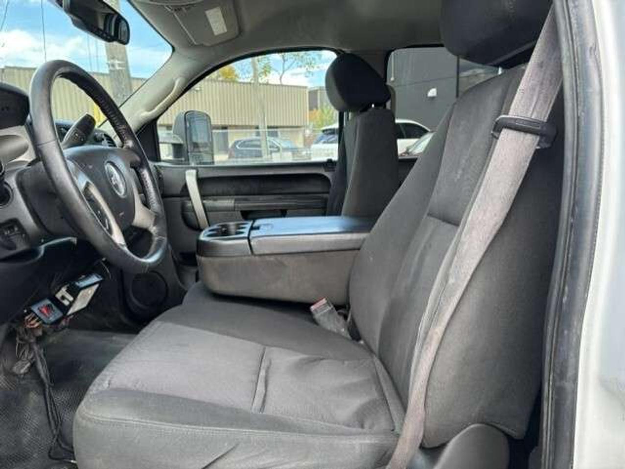 2011 Chevrolet Silverado 3500 LT CREW CAB-8 FOOT LONG BOX-P/LIFTGATE-CERTIFIED!! Photo