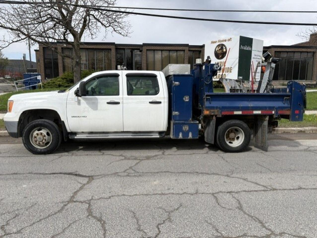 2014 GMC Sierra 3500HD 4WD CREW CAB-DUMP BOX-SNOW PLOW-CERTIFIED-1 OWNER Photo