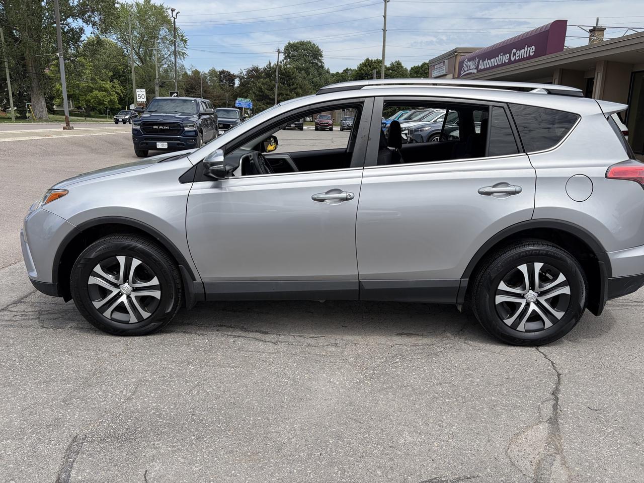 2017 Toyota RAV4 LE/AWD/BACK UP CAM/CALL PICTON 613-476-2188 Photo