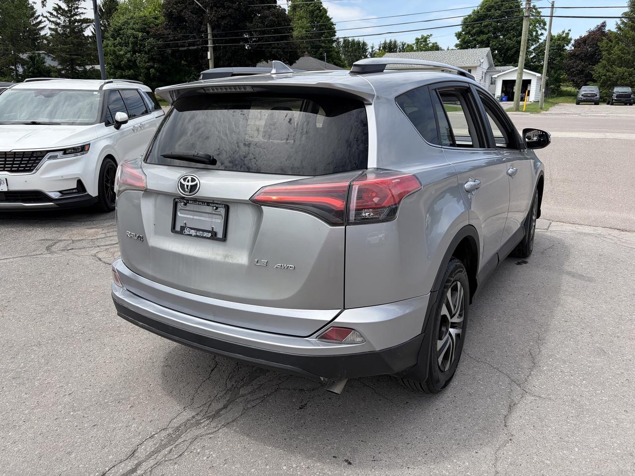 2017 Toyota RAV4 LE/AWD/BACK UP CAM/CALL PICTON 613-476-2188 Photo4