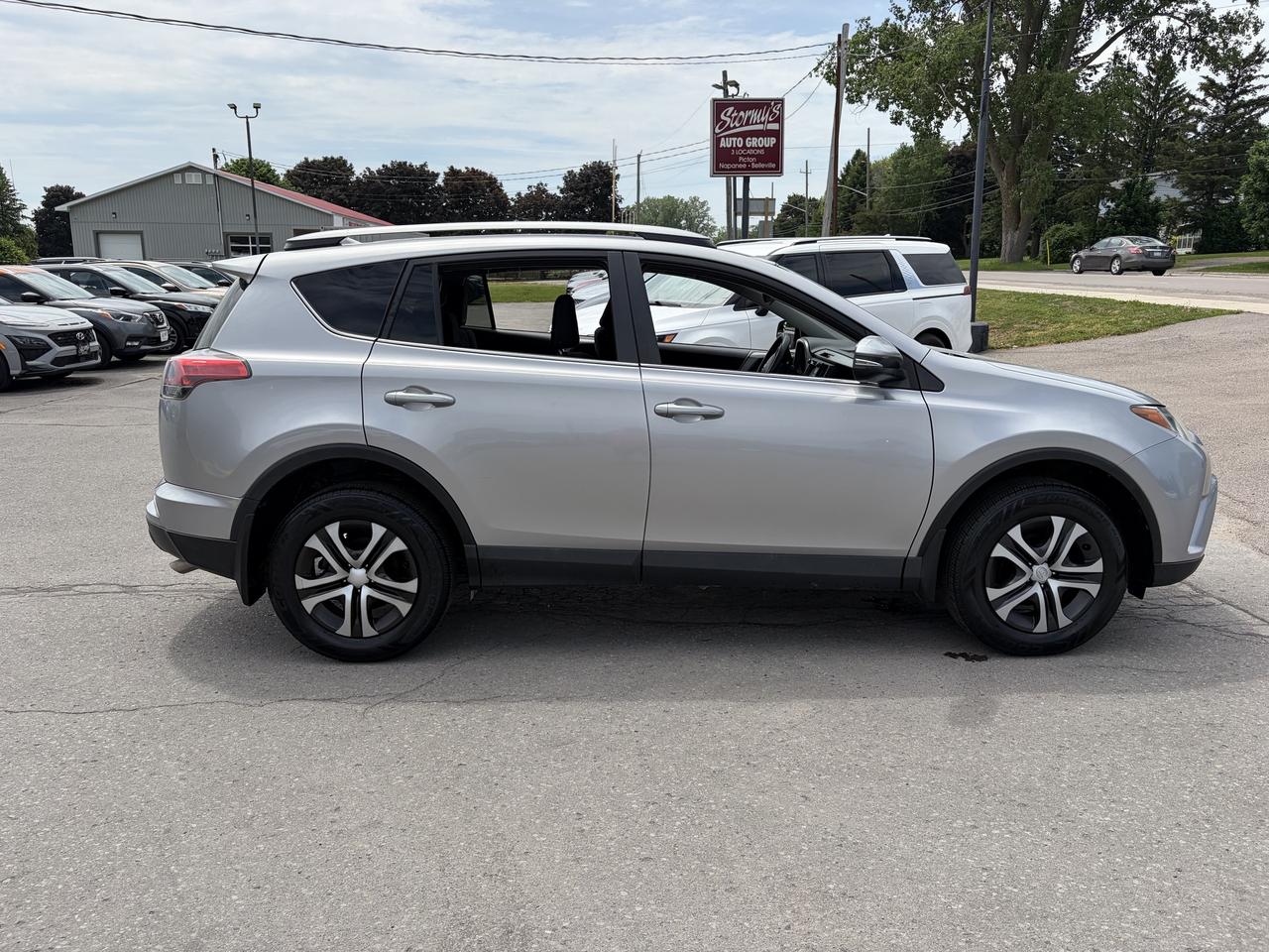 2017 Toyota RAV4 LE/AWD/BACK UP CAM/CALL PICTON 613-476-2188 Photo