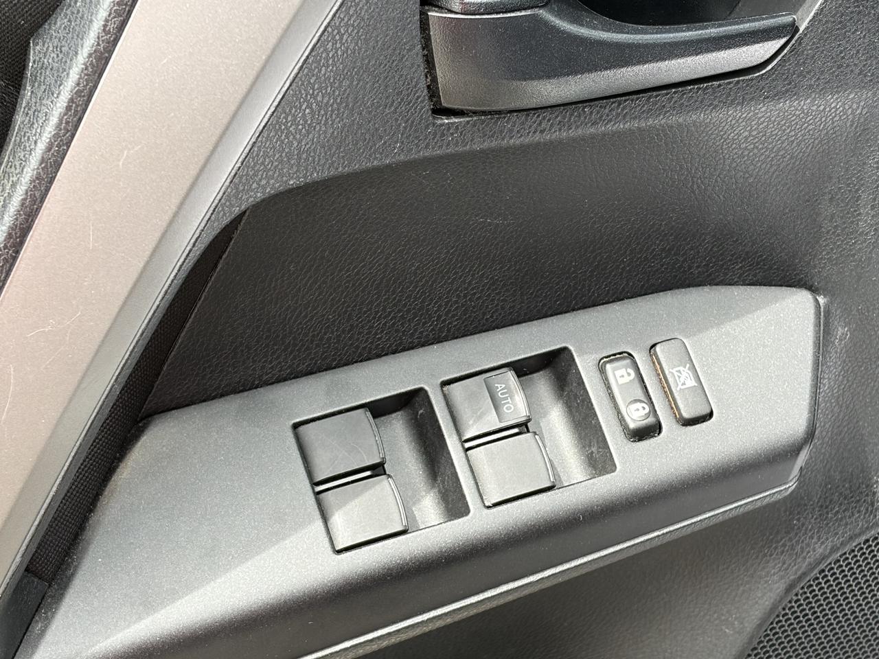 2017 Toyota RAV4 LE/AWD/BACK UP CAM/CALL PICTON 613-476-2188 Photo