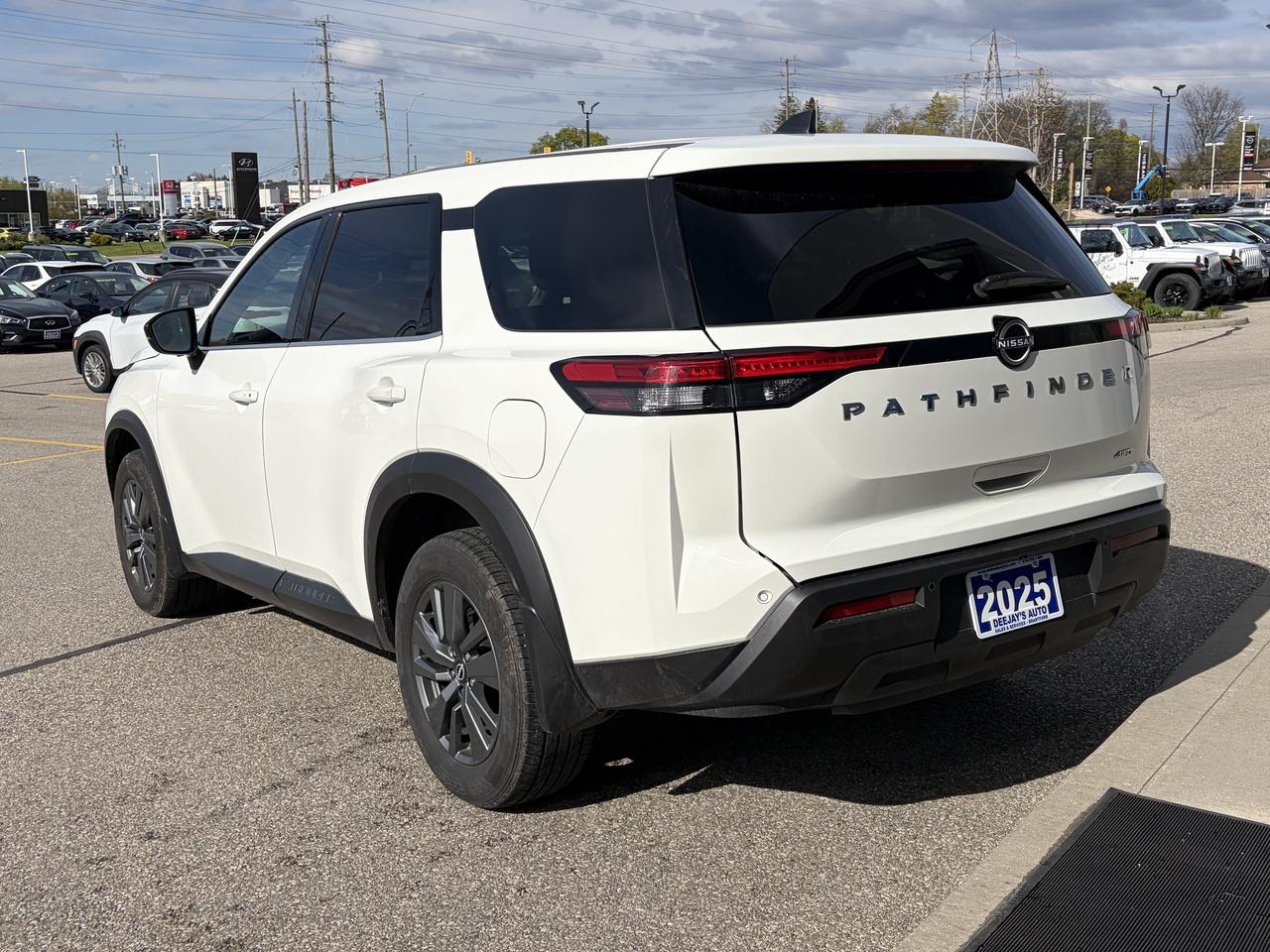 2025 Nissan Pathfinder S 4WD Photo