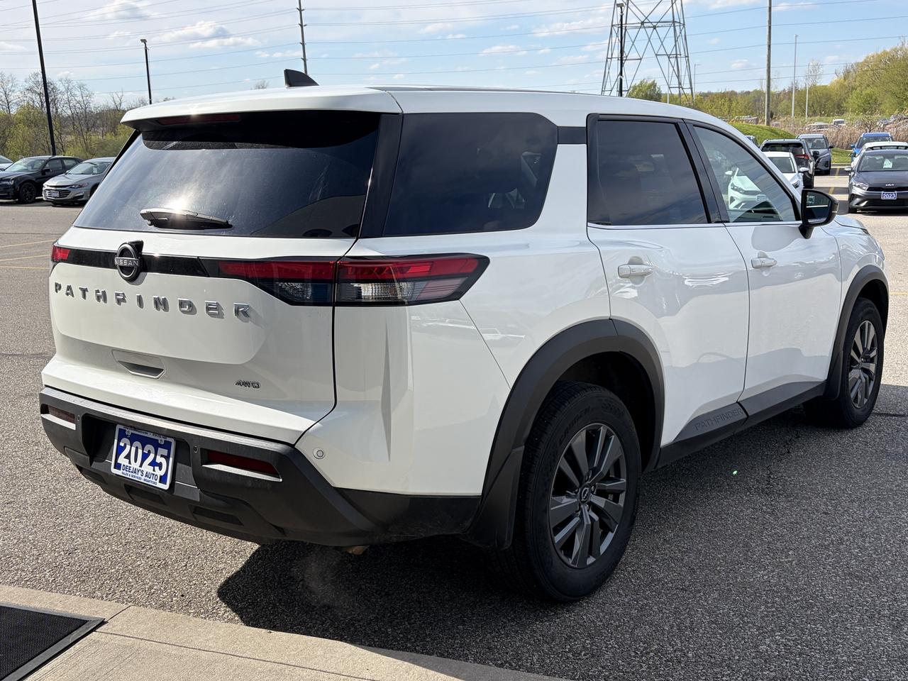 2025 Nissan Pathfinder S 4WD Photo