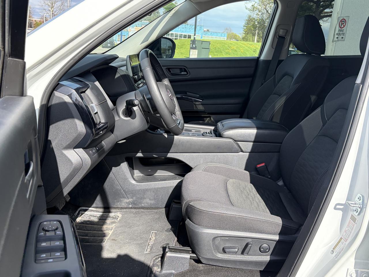 2025 Nissan Pathfinder S 4WD Photo