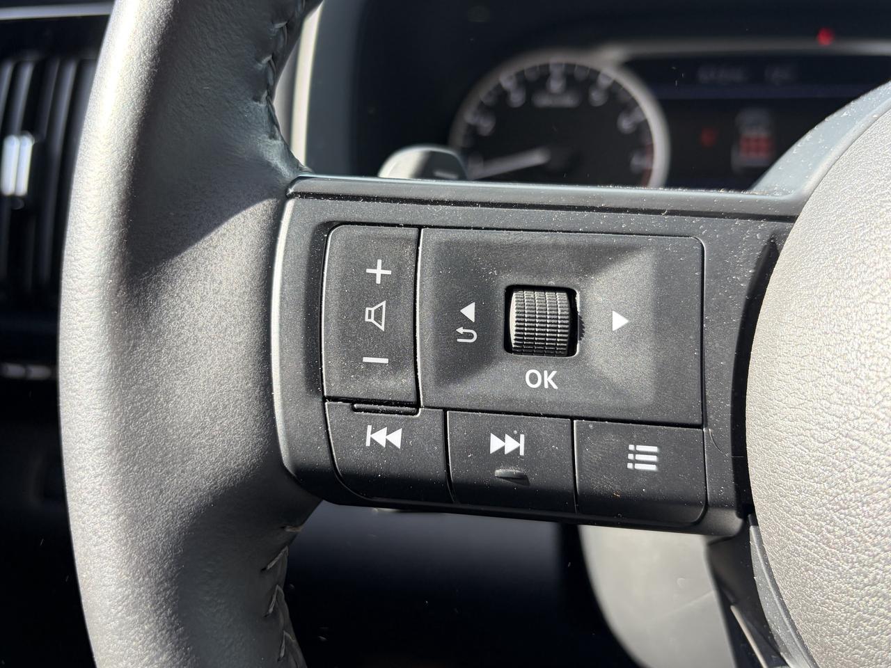 2025 Nissan Pathfinder S 4WD Photo