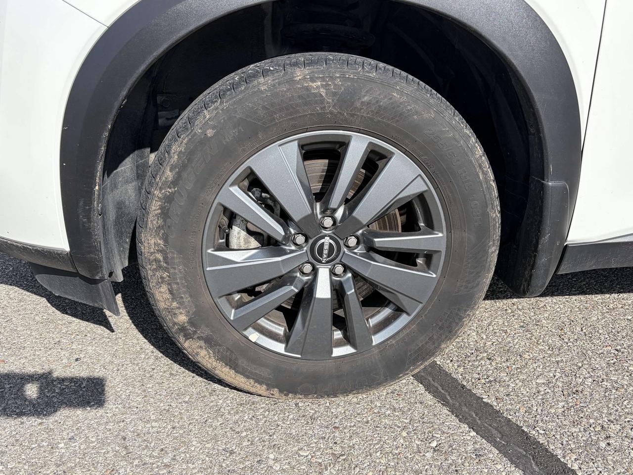 2025 Nissan Pathfinder S 4WD   Clean Carfax   One Owner Photo