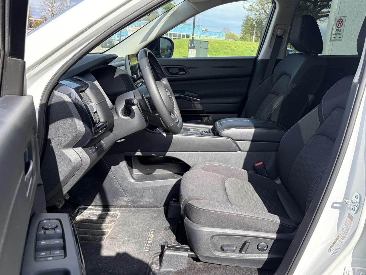 2025 Nissan Pathfinder S 4WD   Clean Carfax   One Owner Photo