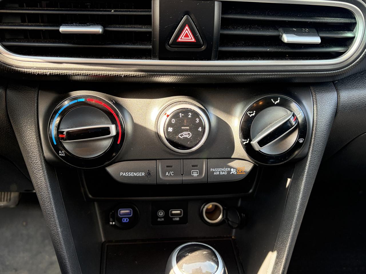 2019 Hyundai KONA 2.0L Preferred AWD w-Two-Tone Roof Photo