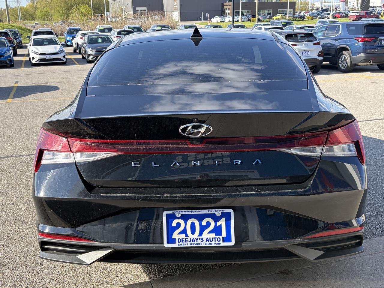 2021 Hyundai Elantra Preferred IVT Photo