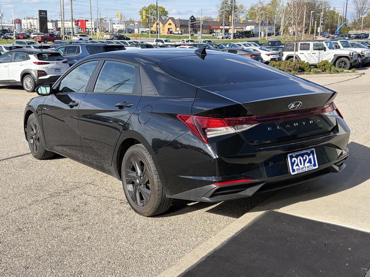 2021 Hyundai Elantra Preferred IVT Photo