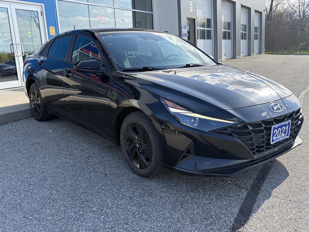 2021 Hyundai Elantra Preferred IVT Photo