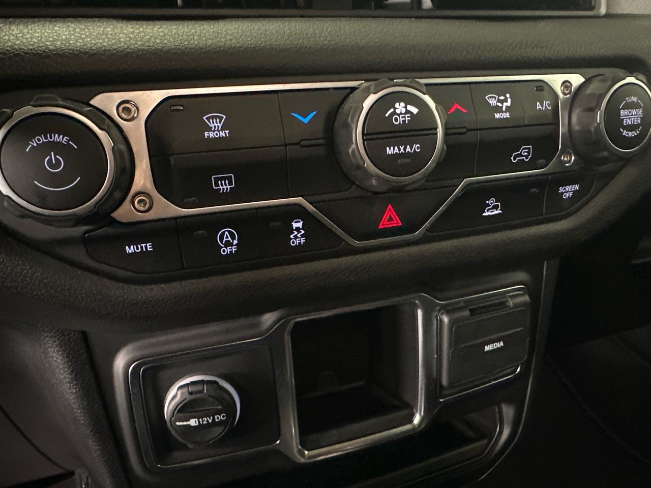2024 Jeep Wrangler SPORT Photo