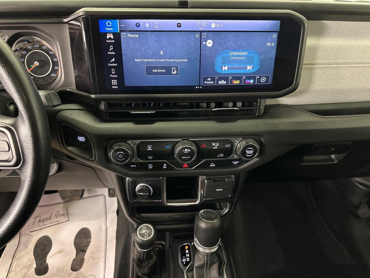 2024 Jeep Wrangler SPORT Photo