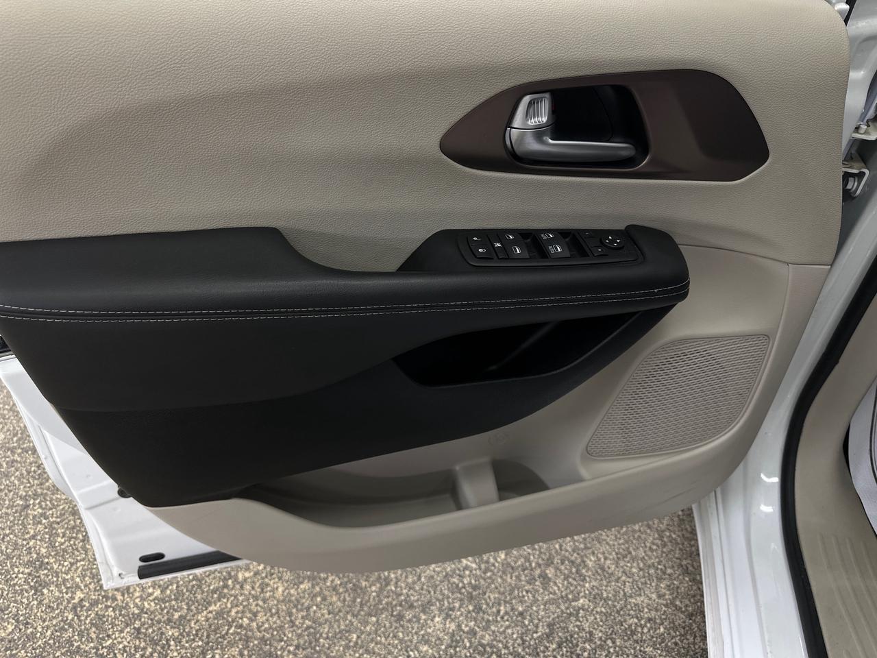 2024 Dodge Grand Caravan SXT Photo