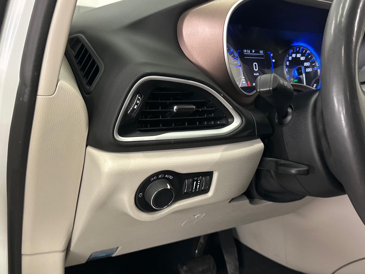 2024 Dodge Grand Caravan SXT Photo