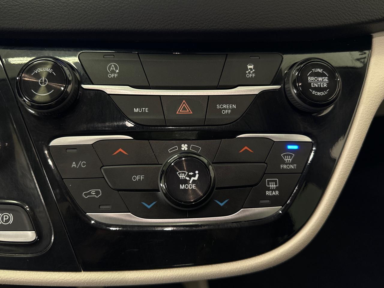 2024 Dodge Grand Caravan SXT Photo