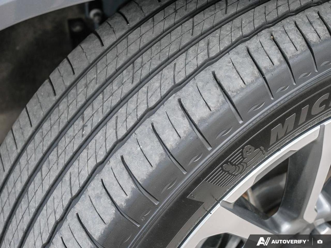 2021 GMC Acadia DenaliDENALI, 3.6L V6, AWD, ALLOYS, LEATHER, MACMA Photo