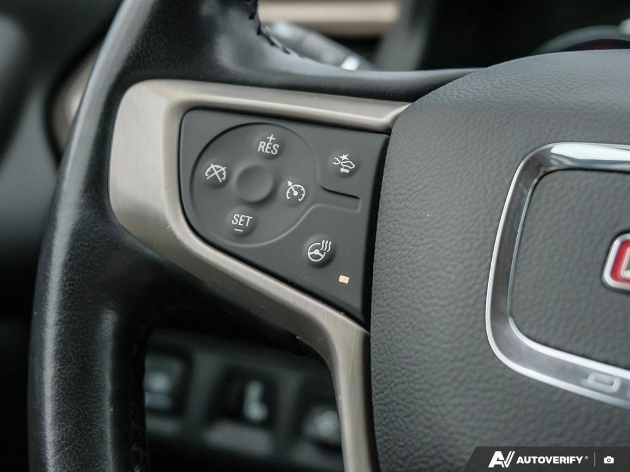 2021 GMC Acadia DenaliDENALI, 3.6L V6, AWD, ALLOYS, LEATHER, MACMA Photo