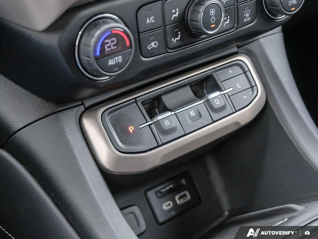 2021 GMC Acadia DenaliDENALI, 3.6L V6, AWD, ALLOYS, LEATHER, MACMA Photo