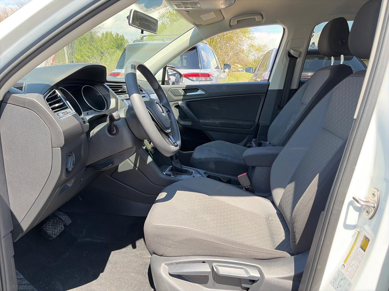 2019 Volkswagen Tiguan TRENDLINE, CLEAN CARFAX, AWD, HEATED SEATS! Photo