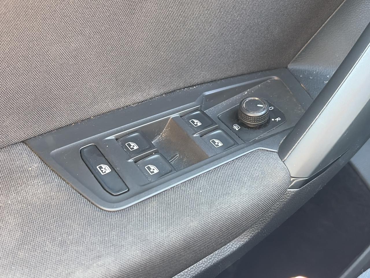 2019 Volkswagen Tiguan TRENDLINE, CLEAN CARFAX, AWD, HEATED SEATS! Photo