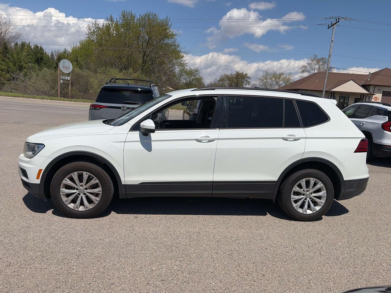 2019 Volkswagen Tiguan TRENDLINE, CLEAN CARFAX, AWD, HEATED SEATS! Photo