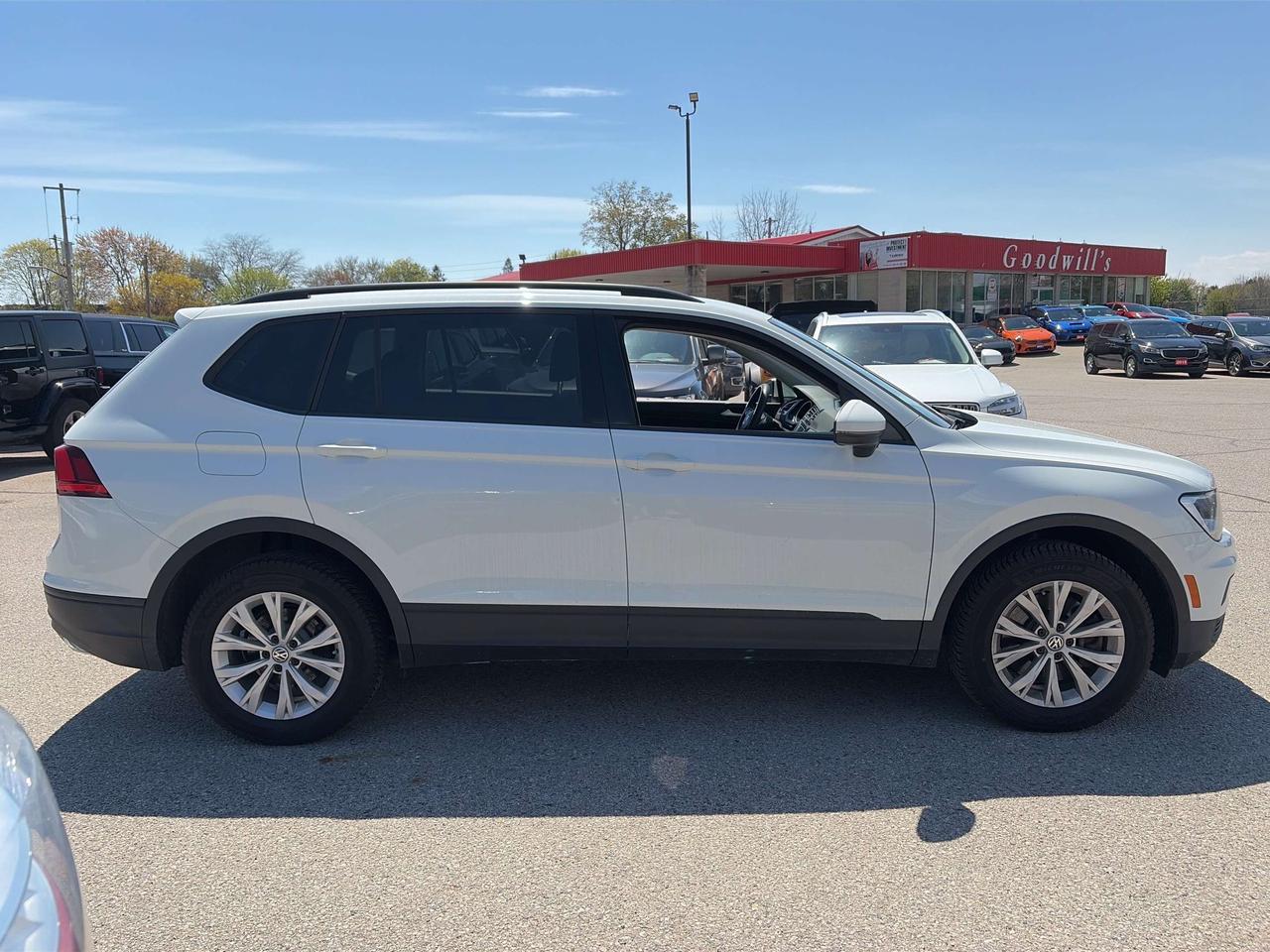 2019 Volkswagen Tiguan TRENDLINE, CLEAN CARFAX, AWD, HEATED SEATS! Photo