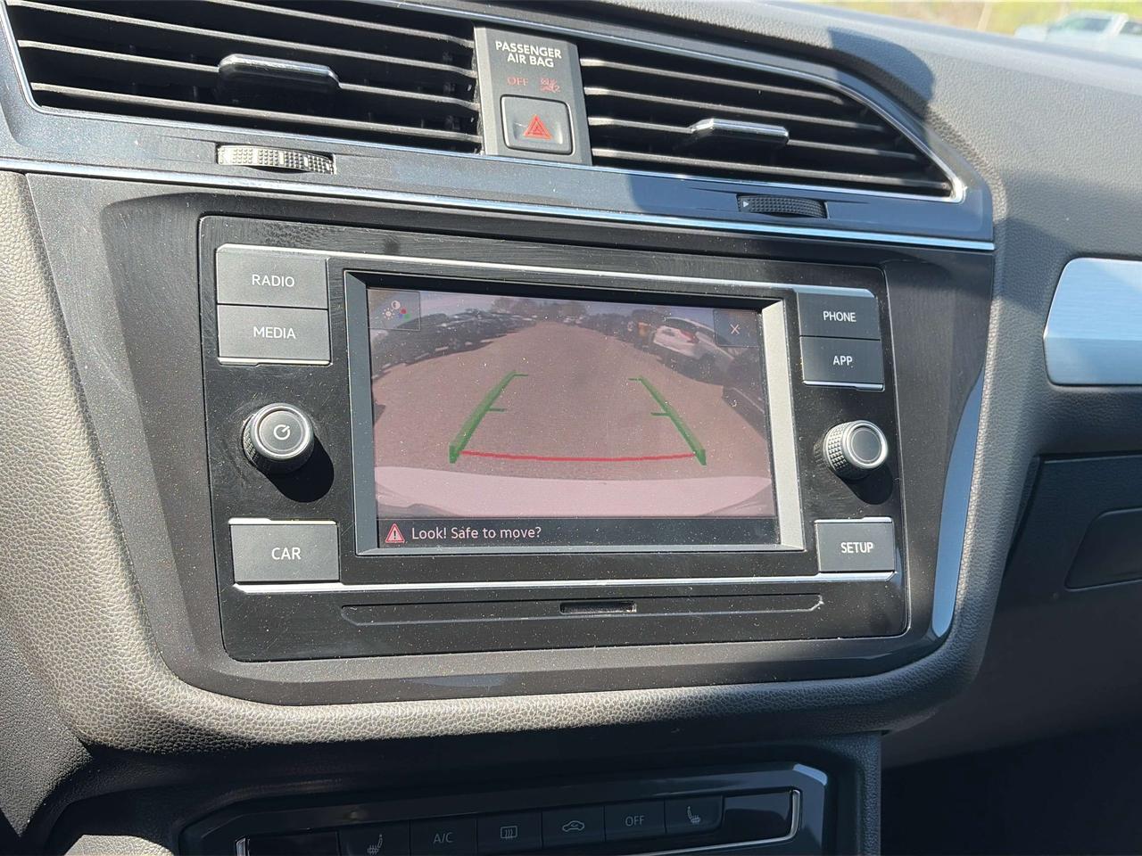 2019 Volkswagen Tiguan TRENDLINE, CLEAN CARFAX, AWD, HEATED SEATS! Photo