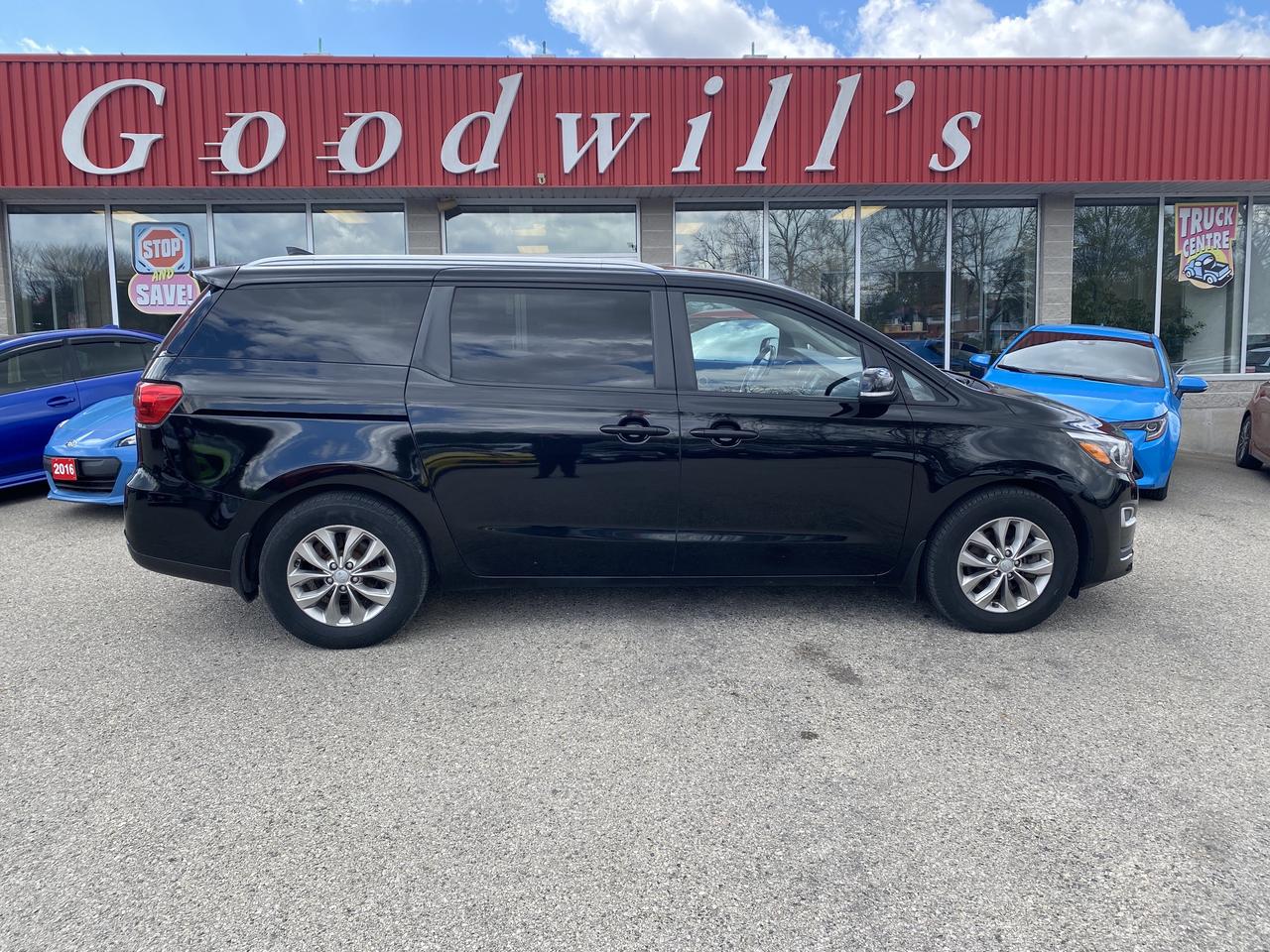 2019 Kia Sedona LX, 8 PASSENGER, HEATED STEERING WHEEL & SEATS! Photo